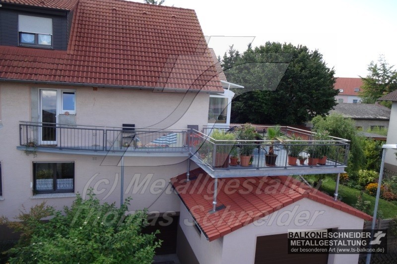 Platzmangel? Wir schaffen die Lösung: Geräumige Terrasse über einer bestehenden Garage. Die Statik wird von uns selbstverständlich fachmännisch geprüft. 