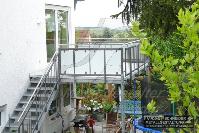 Anbaubalkon mit Treppenaufgang