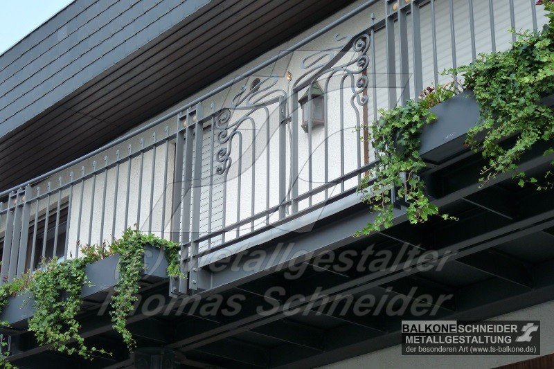 Handgeschmiedetes Geländer in Manier des Jugendstil